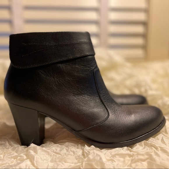 Confortisimo black leather cuffed ankle boots.  NWT size 38 - Picture 2 of 10